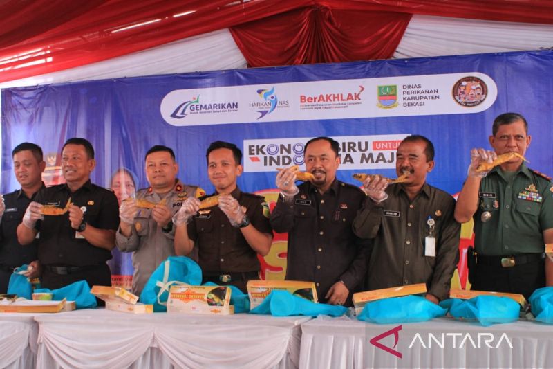 Makan ikan serentak digelar di 23 kecamatan Kabupaten Bekasi