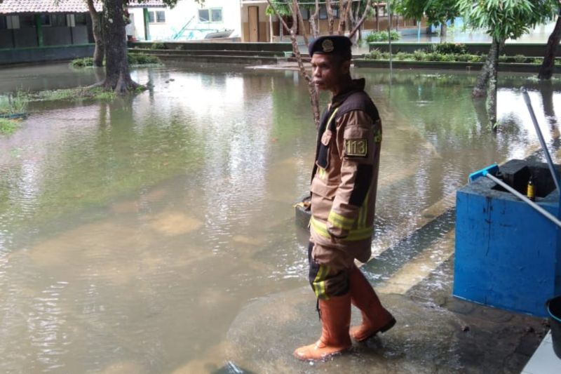 BPBD Garut minta aliran drainase dialihkan untuk cegah banjir di Pameungpeuk