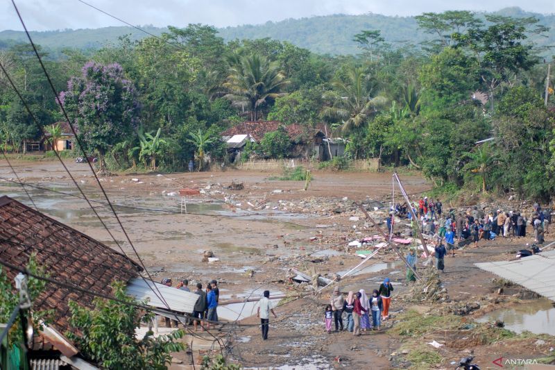 BNPB membangun jembatan darurat optimalkan distribusi bantuan di Sukabumi