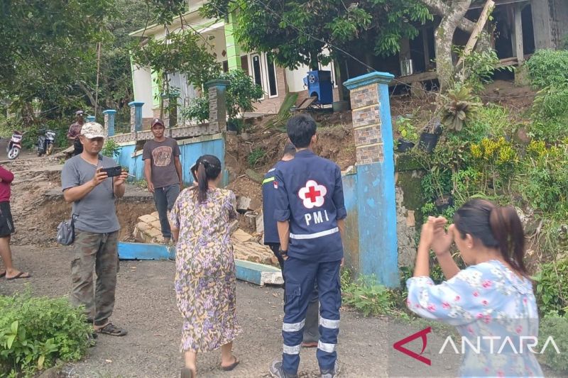 PMI Cianjur kirimkan relawan dan distribusikan bantuan ke lokasi bencana