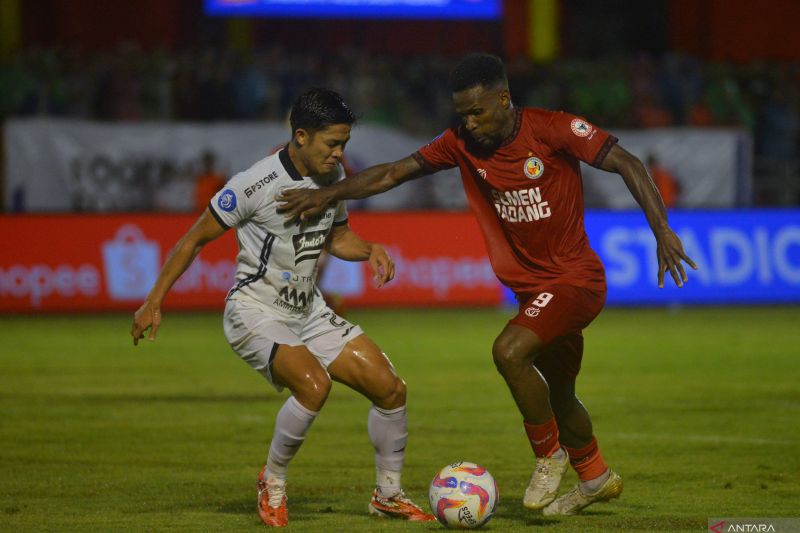 Persija dipermalukan Semen Padang dan keluar dari 4 besar
