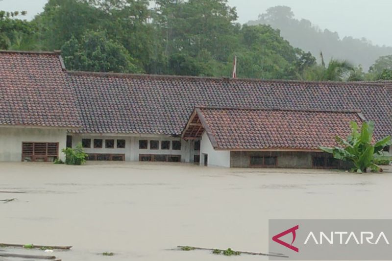 Disdikpora merelokasi sekolah di Agrabinta karena pergerakan tanah