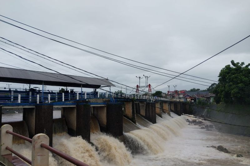 Masuki musim hujan tinggi sungai Bendung Katulampa Bogor kerap Siaga 3 pada sore hari