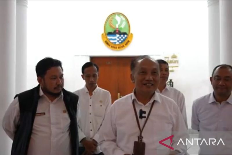 Kenaikan UMP dan UMSP Jabar 2025 diteken