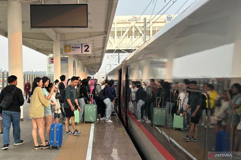 KCIC: Penumpang Whoosh meningkat tembus 20 ribu jelang Natal-Tahun Baru