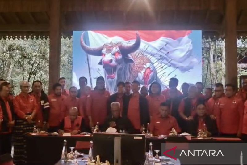 PDI Perjuangan resmi memecat Jokowi, Gibran, Bobby sebagai kader partai