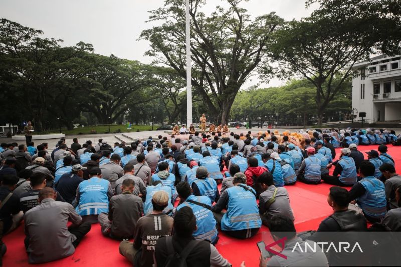 DLH Kota Bandung menyiapkan 427 petugas kebersihan saat malam tahun baru