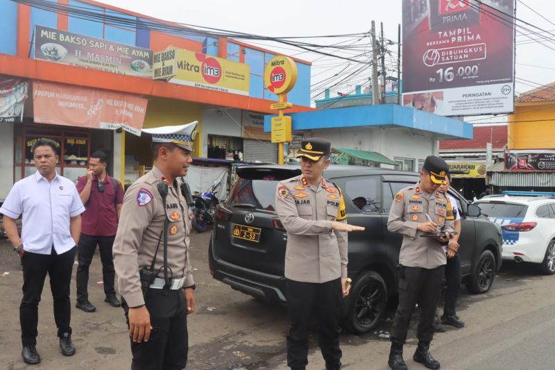 Polres Garut memeriksa kesiapan jalan utama jelang libur akhir tahun