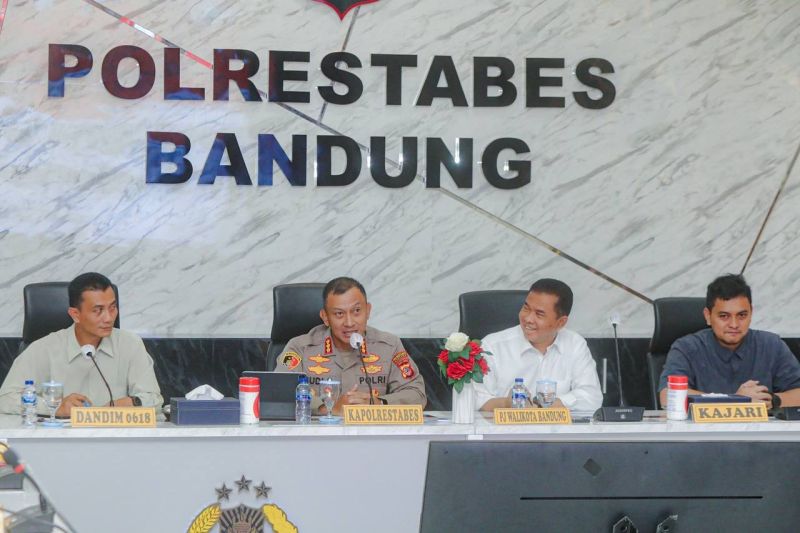 Polrestabes Bandung mengerahkan 1.221 personel amankan Natal-Tahun Baru