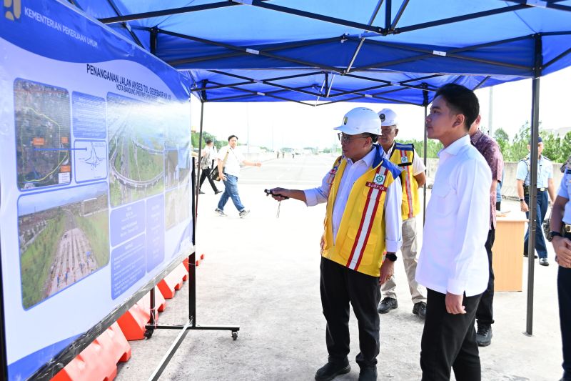 Wapres Gibran mengecek kesiapan akses Nataru di Tol KM 149 Gedebage Bandung