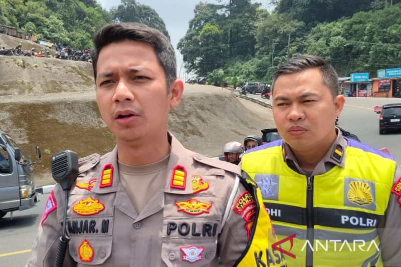 Polisi membatasi kendaraan besar melintas di Puncak-Cianjur