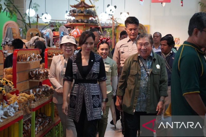 Wamenpar cek kesiapan wisata Puncak untuk libur Natal-Tahun Baru