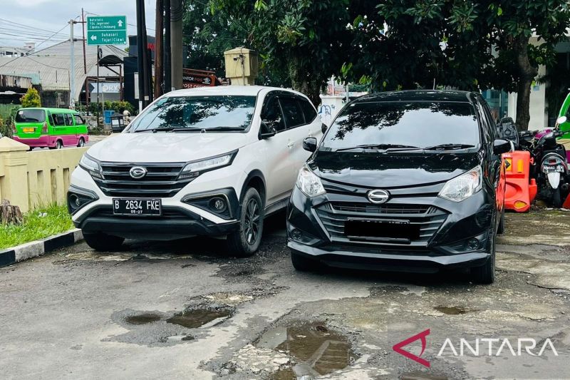 Mobil tabrak dua motor di Sukasari Bogor