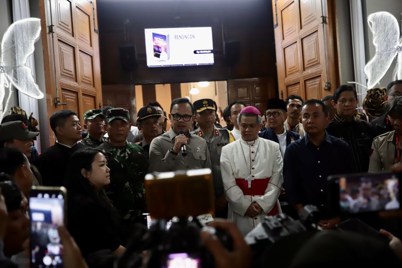 Wamendagri tinjau gereja di Kota Bandung pastikan ibadah Natal aman-damai