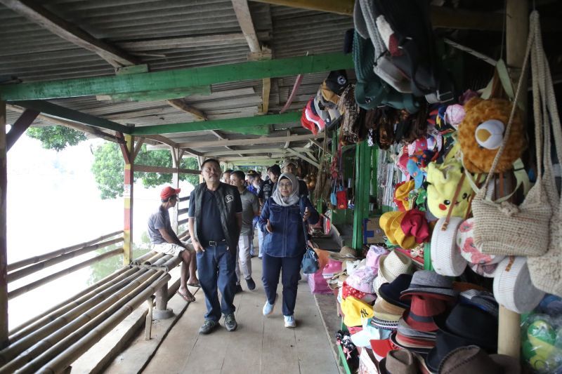 Pj Bupati Garut pantau Wisata Situ Cangkuang pada libur akhir tahun