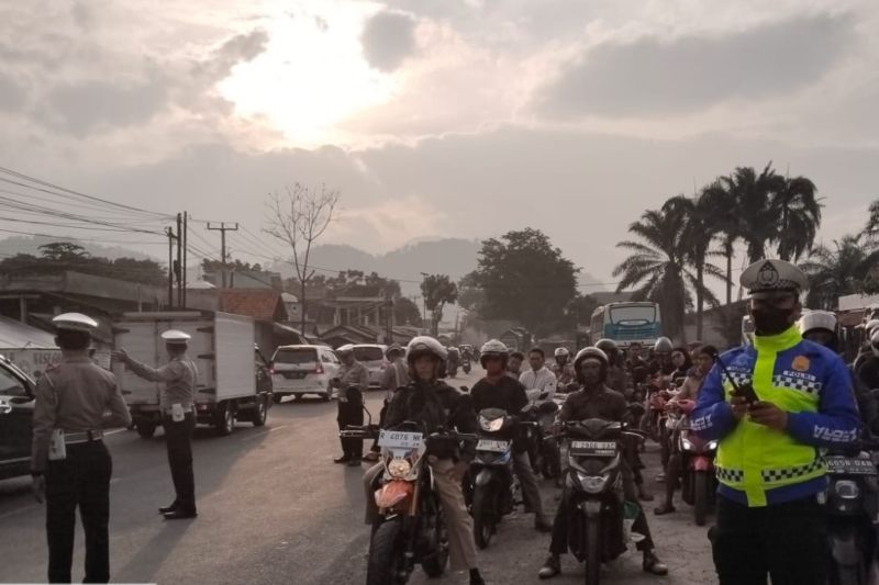 Polisi berlakukan satu arah kuras arus kendaraan dari Garut ke Bandung pada arus balik