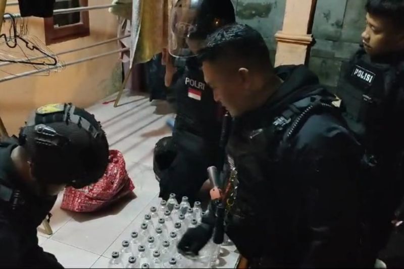 Polisi gencarkan razia minuman keras jelang Tahun Baru di Tasikmalaya