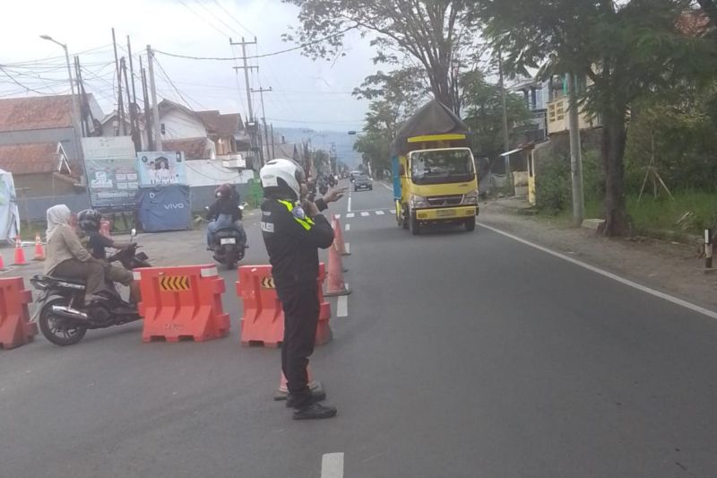 Arus lalu lintas saat libur awal tahun di Garut landai