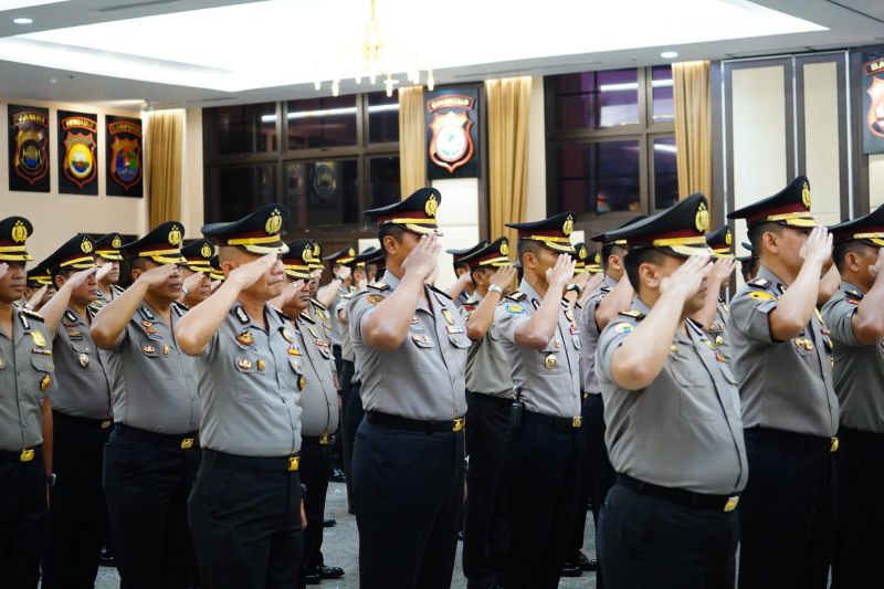 10.548 Perwira Polri naik pangkat