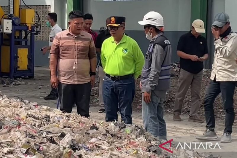 Pemkab Cianjur menargetkan pembangunan TPST di kecamatan