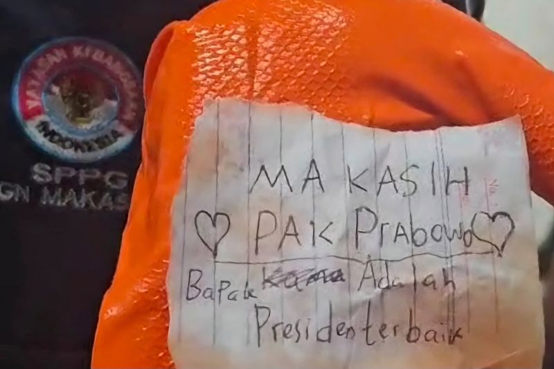 Prabowo dapat 'surat cinta' dari siswa SD penerima manfaat Program Makan Bergizi Gratis