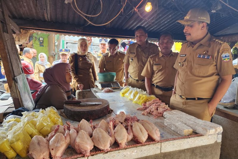 Pj Bupati Garut cek stok pangan pokok seusai libur pergantian tahun