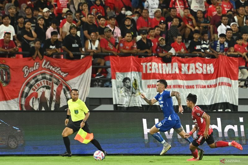 Klasemen Liga 1: Persib tutup putaran pertama di puncak