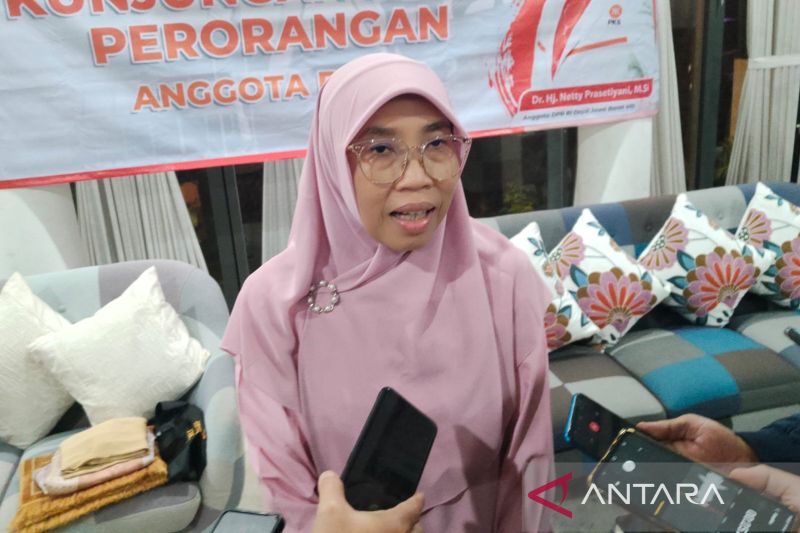 Anggota DPR meminta program makan bergizi gratis dijalankan dengan ketat