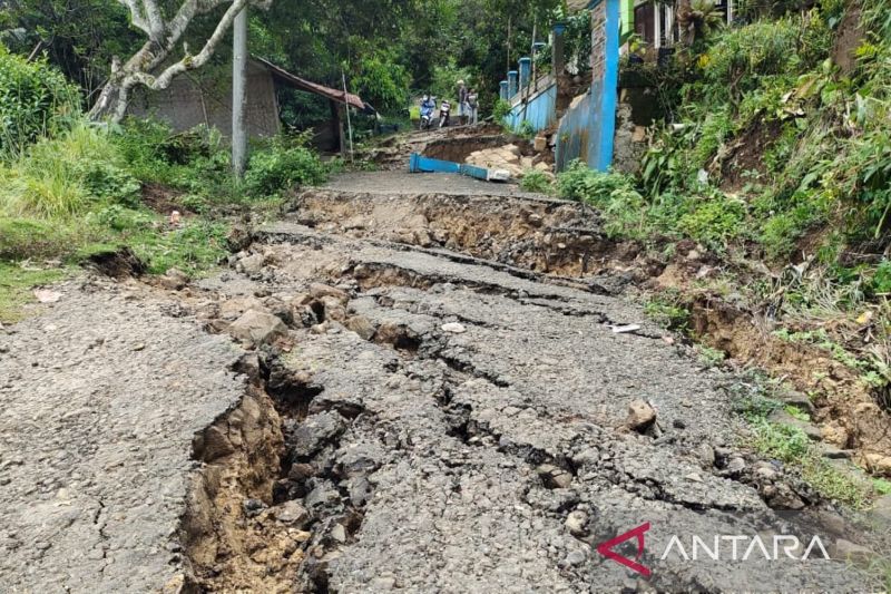 Cianjur anggarkan Rp3 miliar untuk perbaiki jalan rusak akibat bencana alam