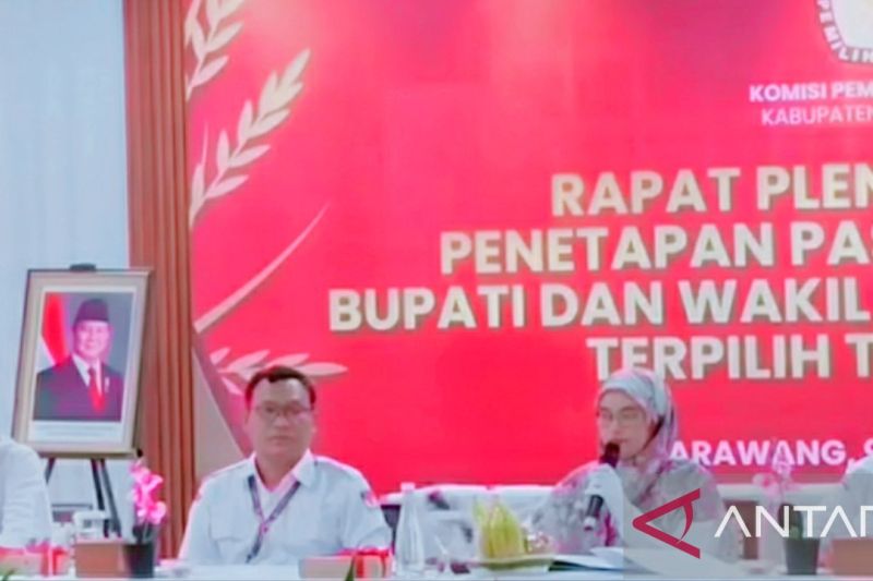 KPU Karawang menetapkan Aep-Maslani sebagai bupati dan wabup terpilih