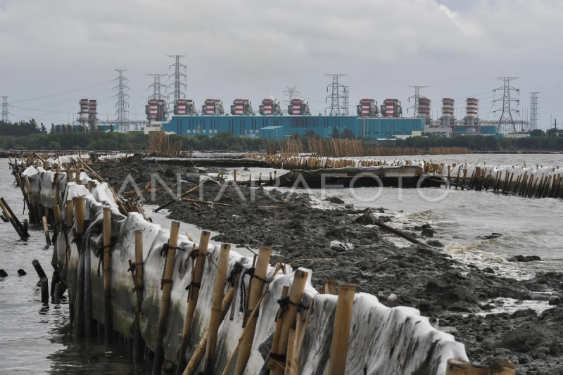 Pemagaran laut di pesisir Kabupaten Bekasi