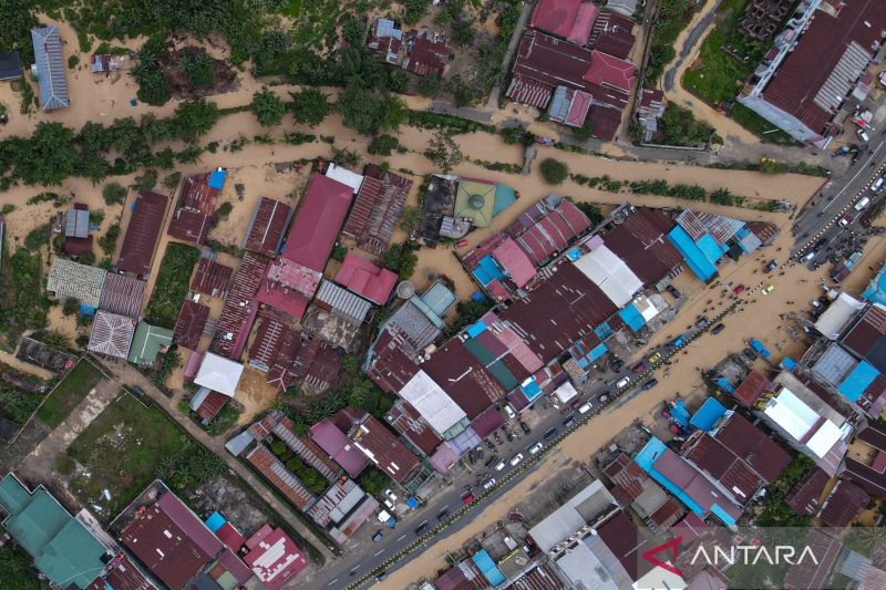 Dampak luapan sungai Wanggu di Kendari