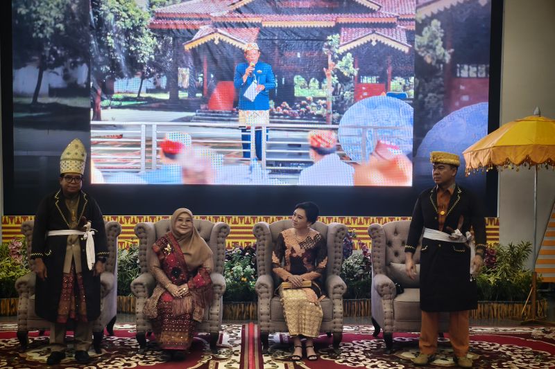 Pj Gubernur Lampung digelari Pangeran Sejati Dalom Mangku Praja ...