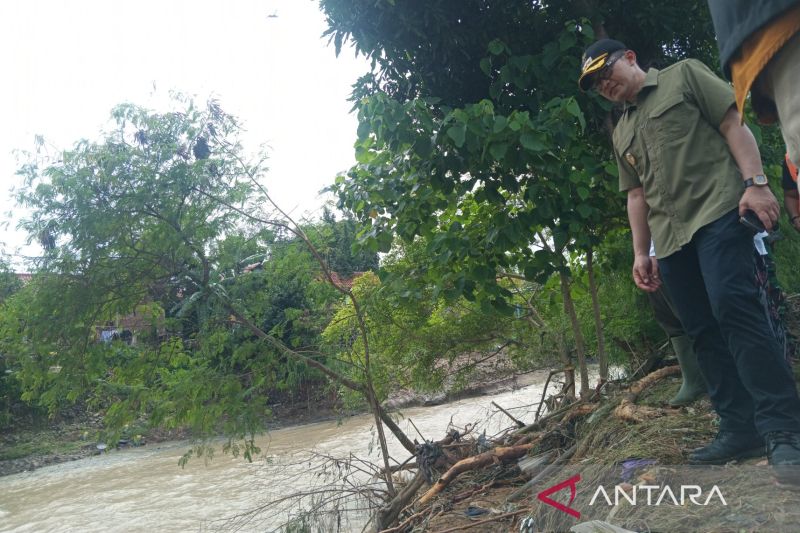 Pemkab Cirebon memprioritaskan tangani dampak banjir secara menyeluruh