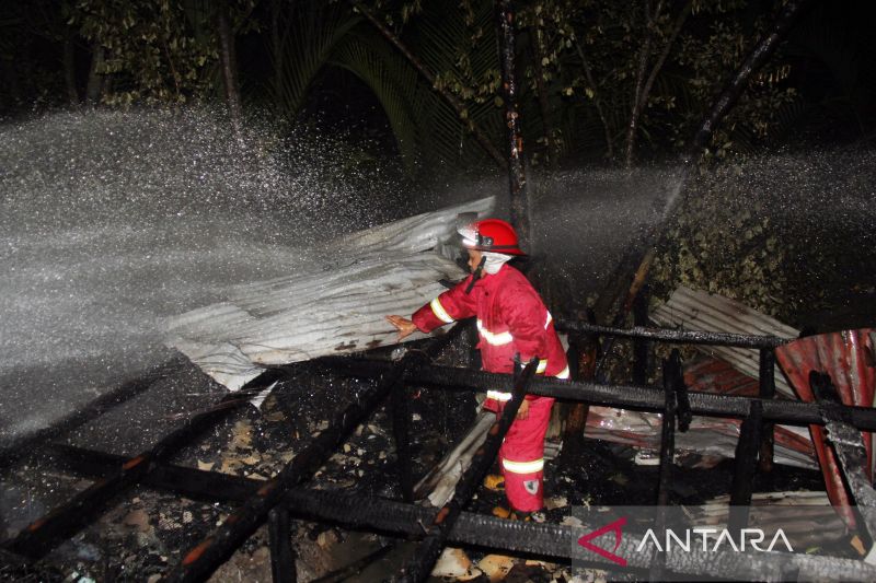 Kafe Kampung Tangguh Anti Narkoba Dumai terbakar