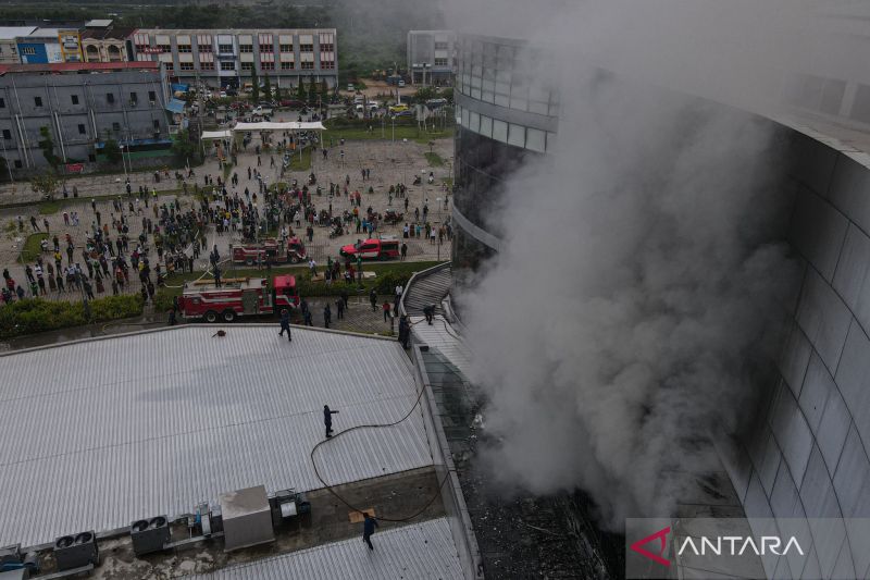 Kebakaran mal di Kendari