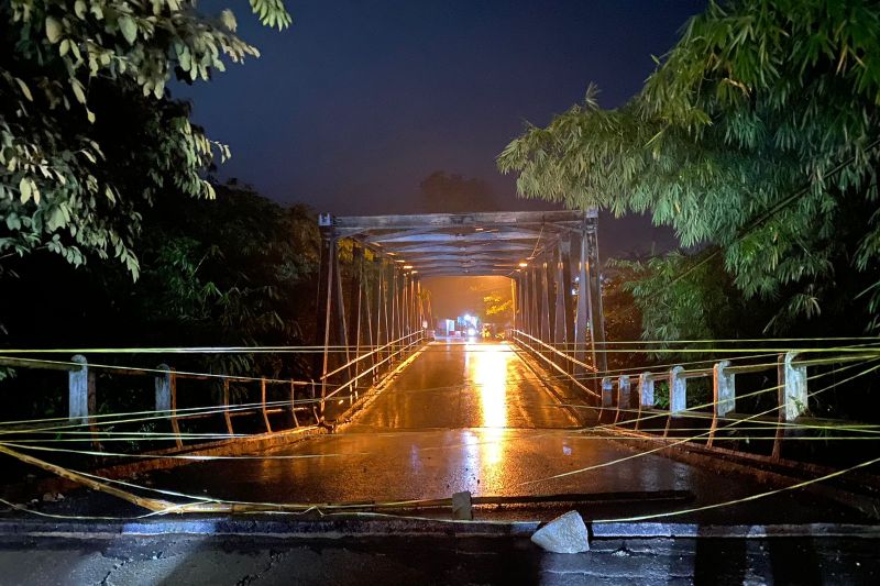 Jembatan Cicangor Amblas, Akses Loji-Karawang Terputus