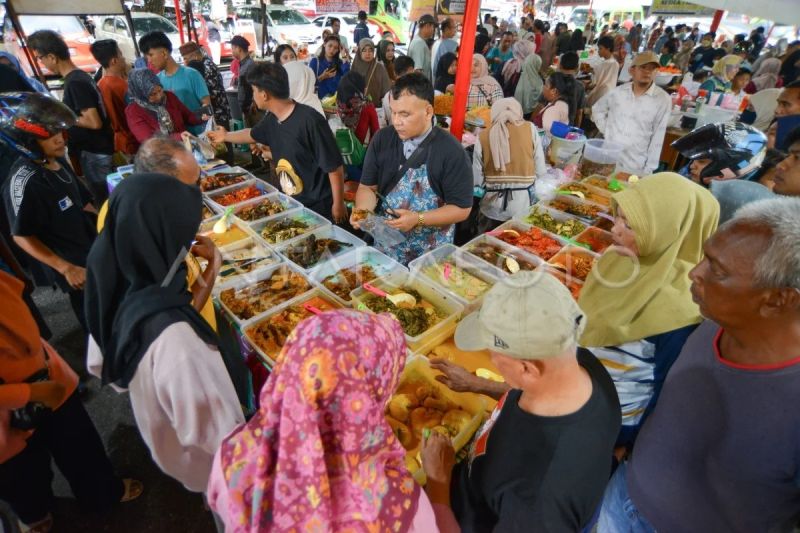 Pasar Pabukoan di Padang