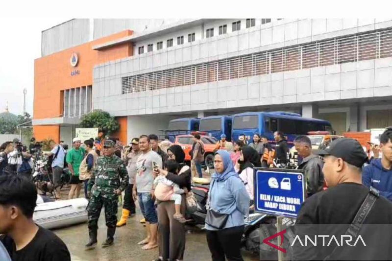 Akses Pondok Gede Permai Terputus, Banjir Capai 3 Meter di Jatiasih Kota Bekasi