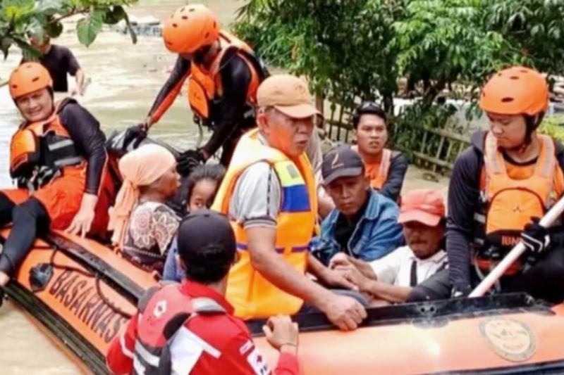 Banjir 1,5 Meter, Empat Desa di Karawang Selatan Terisolasi Akibat Luapan Sungai Cibeet
