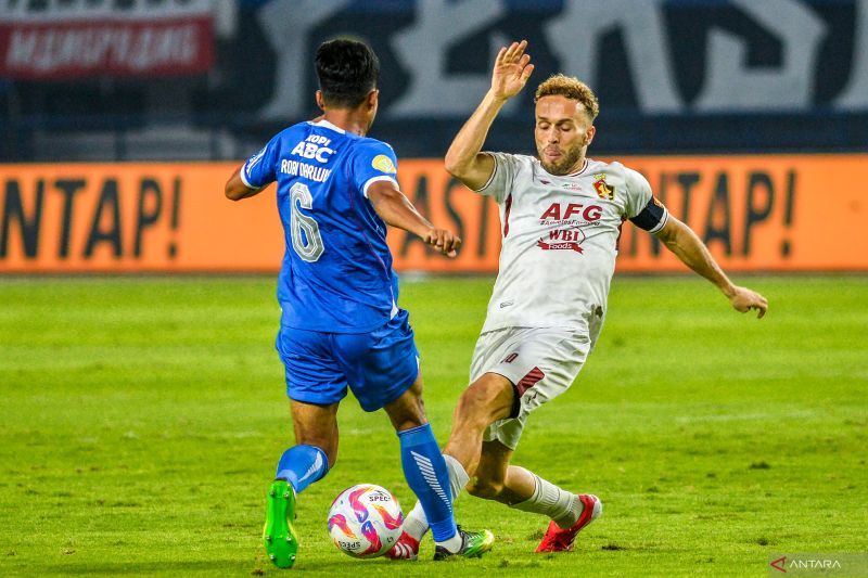 Babak Pertama: Persib Bandung vs Persik Kediri 2-0