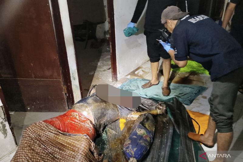 Mayat terbungkus tikar ditemukan di Bekasi