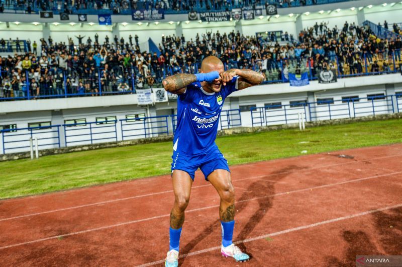 Berikut susunan pemain Persib Bandung vs Persik Kediri, laga seru tersaji!