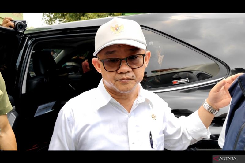 Mendikdasmen distribusikan bantuan bagi sekolah rusak akibat banjir Bekasi