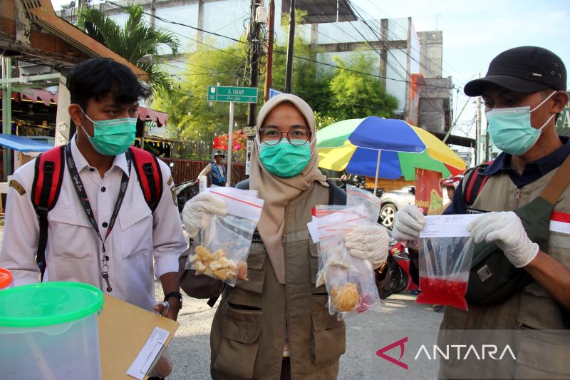 Uji sampel takjil Ramadhan di Dumai