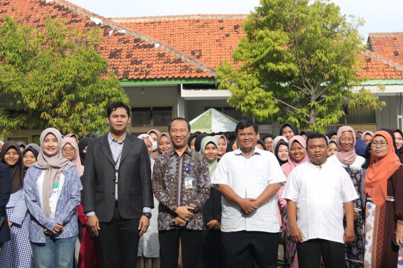 OJK Cirebon memperkuat literasi keuangan syariah untuk kalangan pelajar