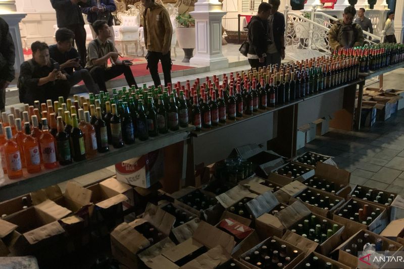 660 botol minuman keras dari enam kecamatan di Cianjur disita
