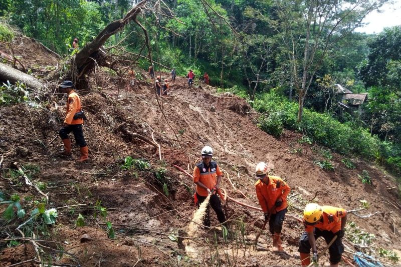 BNPB tuntaskan data kerusakan bangunan akibat banjir di Sukabumi