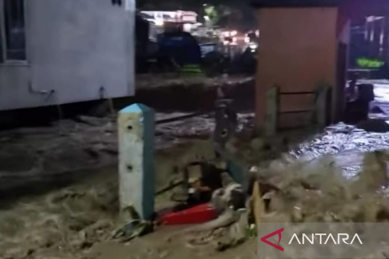 Pemkab Cianjur melakukan penertiban bangunan di sepadan sungai