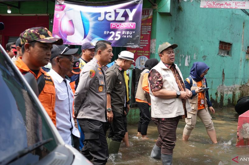 Pimpinan DPR tinjau banjir di Dayeuhkolot Bandung